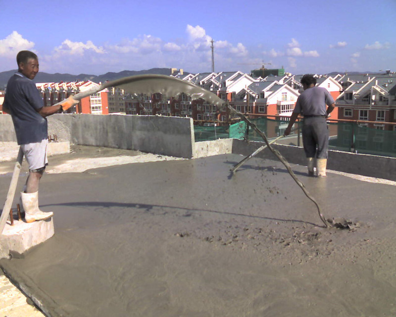 Foamed Cement for Roof Casting and Flattening Treatment