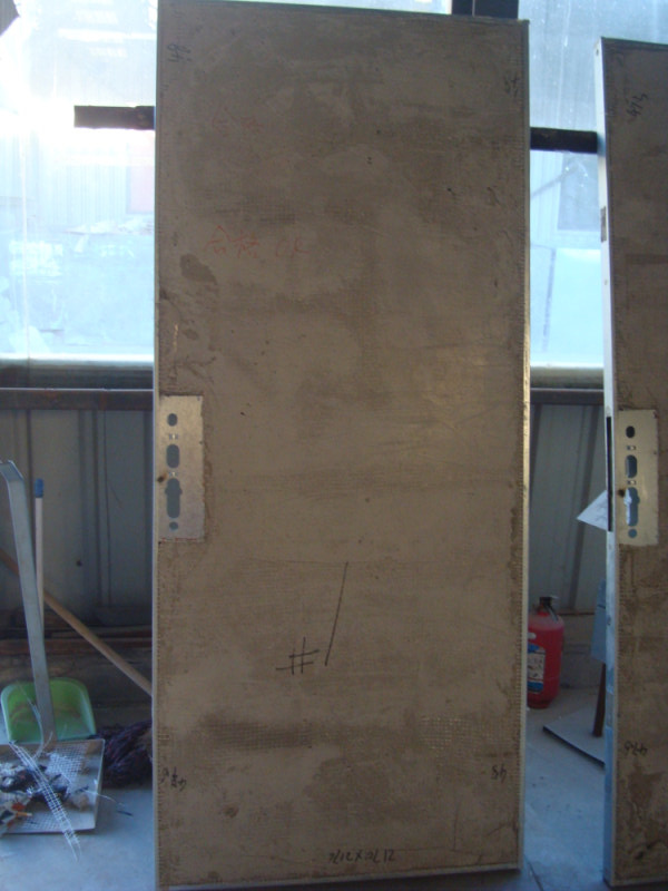 Production of fireproof door core board with foam concrete